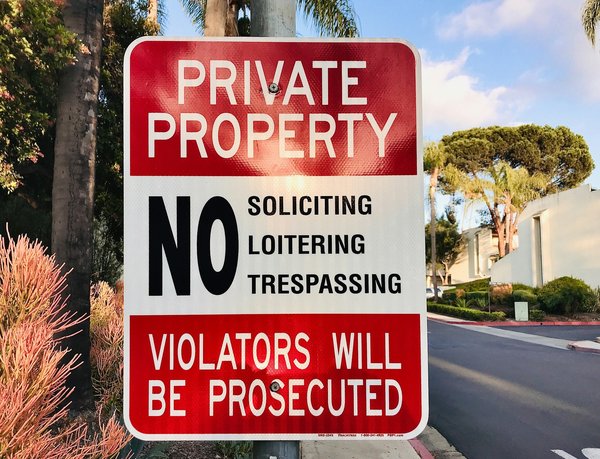 Violation propriété privée et assurance : que devez-vous savoir ?